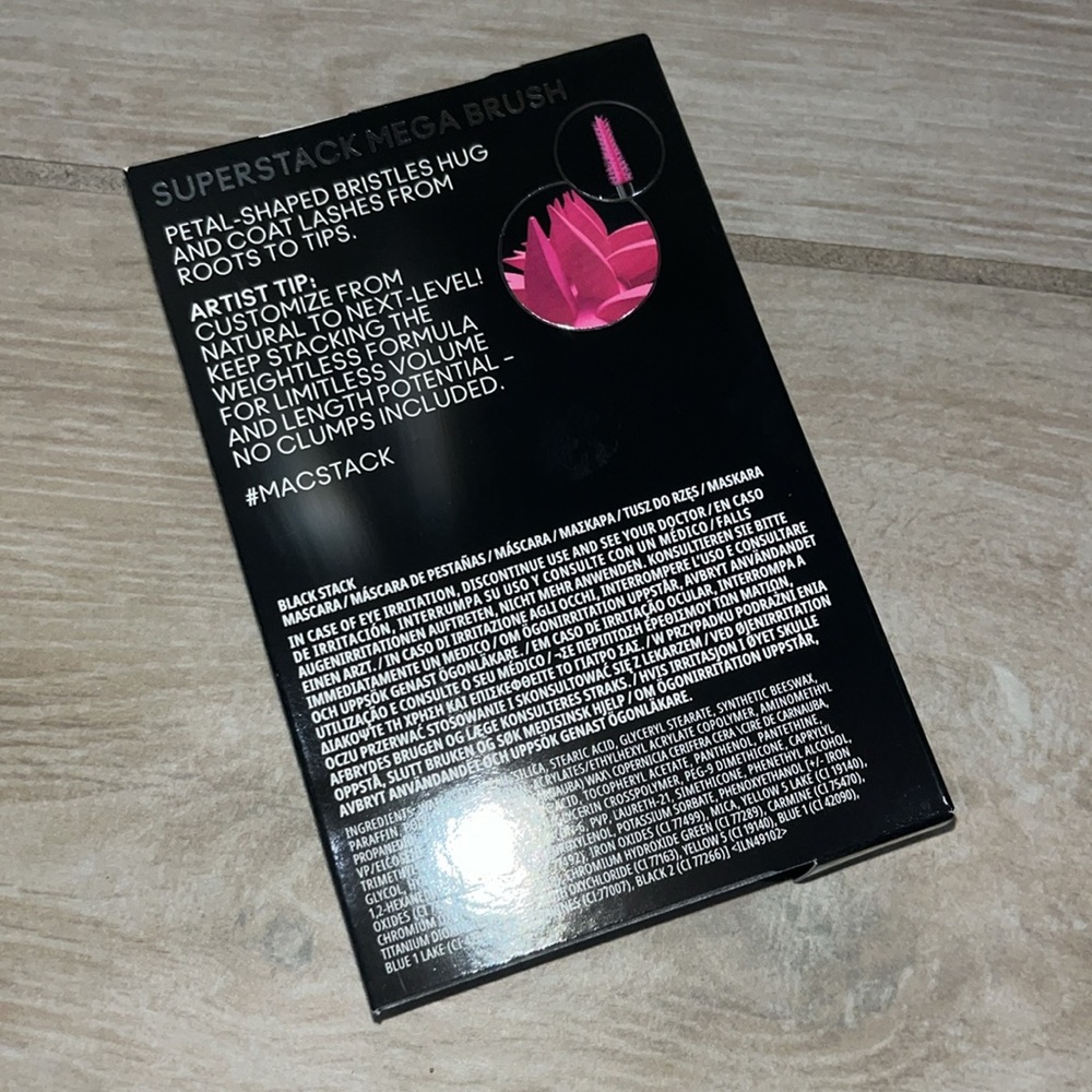 MAC Stack Mascara - Picture 2 of 5